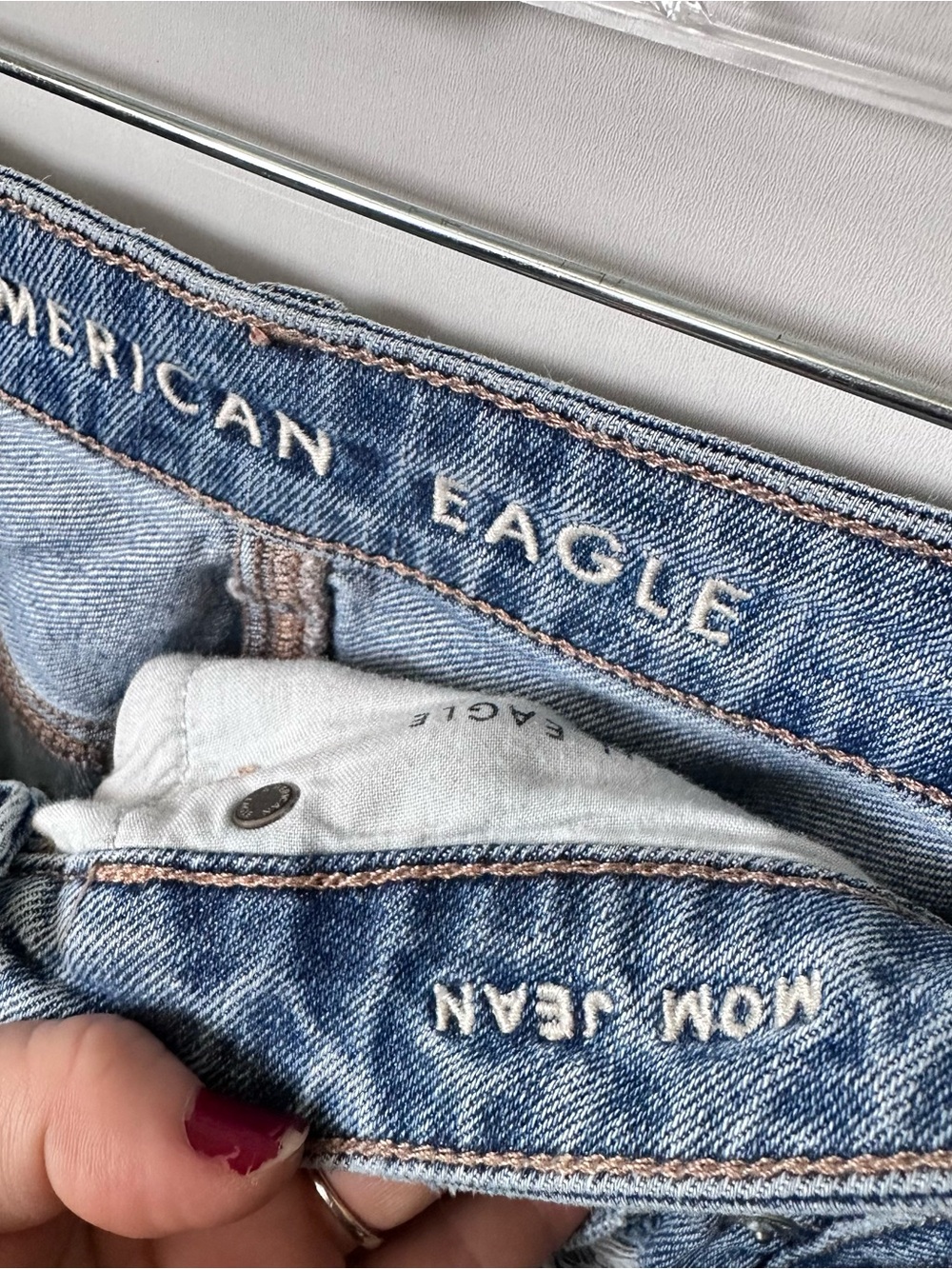 American Eagle Mom Jean Ripped Size 4 - Picture 5 of 8